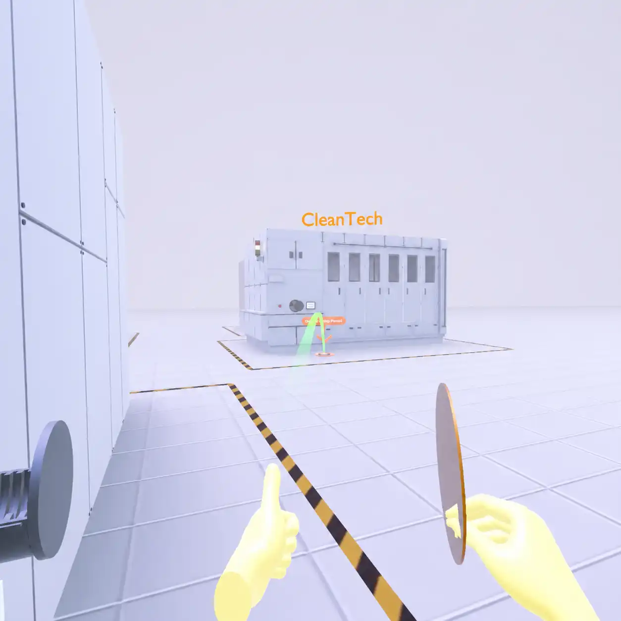 VR-Szene im digitalen Reinraum: Die Nutzerhände halten einen Wafer, im Hintergrund eine mit „CleanTech“ beschriftete Anlage mit Teleportmarkierung am Boden.